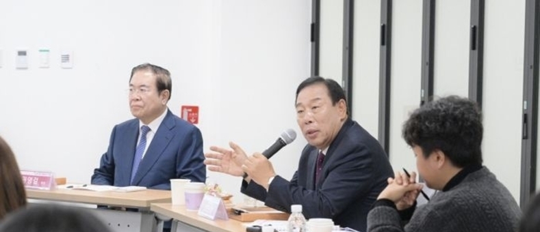 최민호 시장, 교육강사와 인구문제 해법 논의
