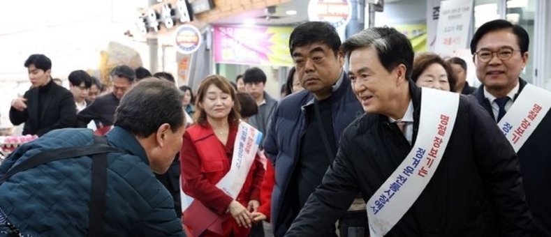 김태흠 충남도지사, 설 명절 앞두고 전통시장 방문
