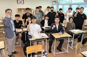 윤건영 충북교육감, 자신의 꿈을 위해 막바지 비지땀을 흘리고 있는 학생 격려