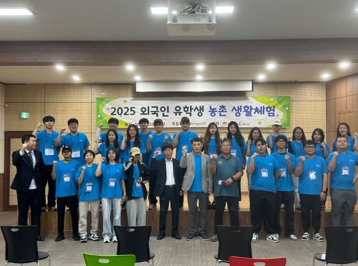 전북 외국인 유학생 농촌 일손돕기 “땀 뻘뻘”