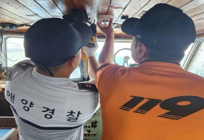 완도해경, 장기계류선박에 경보형 화재감지기 설치... 골든타임 확보한다