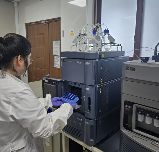 보건환경연구원, 견과류 제품 안전성 검사(실험장면)